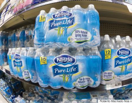 Se l'acqua del rubinetto ha un cattivo sapore, è meglio comprare l'acqua in  bottiglia?